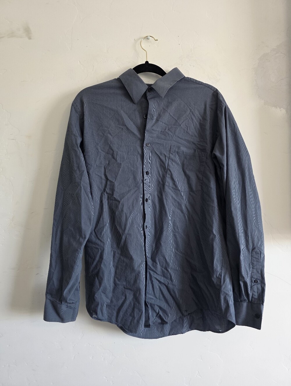Men's Long-Sleeve Button-Up Shirt in Charcoal Gray